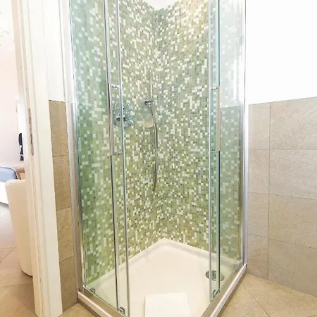 Casa Contrada Bella Pensión Varenna